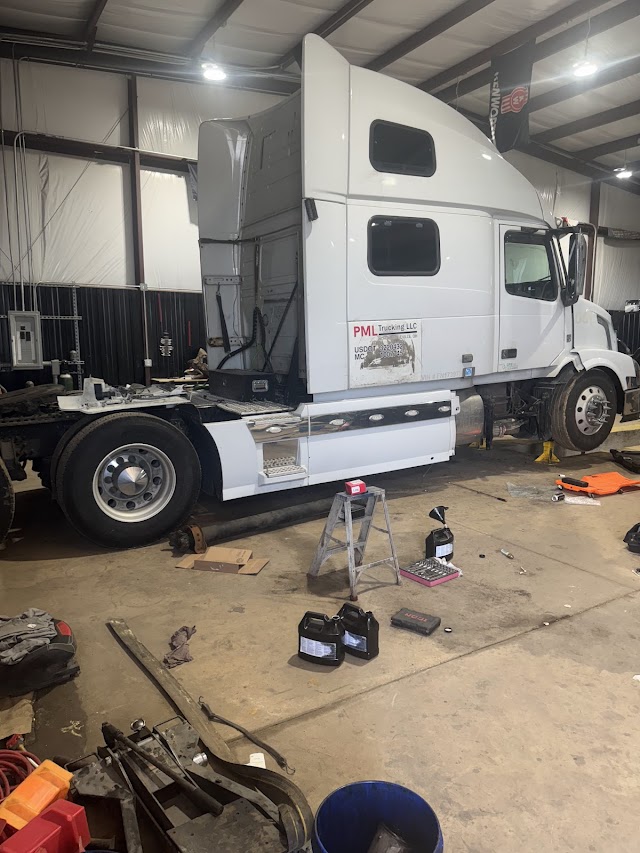 DiamondBack Truck and Trailer Repair photo 1